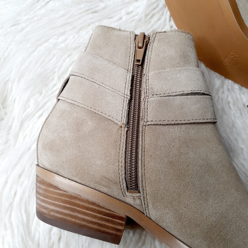 NEW GUESS Women's Camrin Suede Booties - Picture 8 of 13